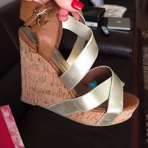 Gold wedges